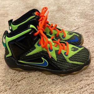 Boys 12c. Nike Lebron
